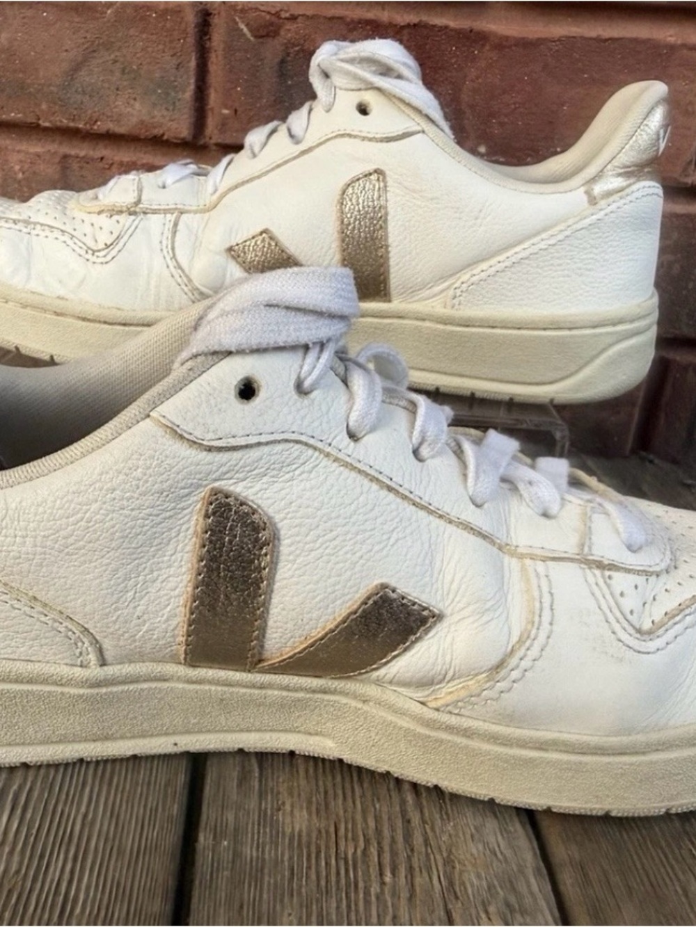 Veja V-10 Chromefree Leather
Sneakers Women's Size 8 EU39 Shoes
White Gold $180 - Picture 3 of 5
